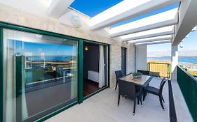 Queen Beach Apartments