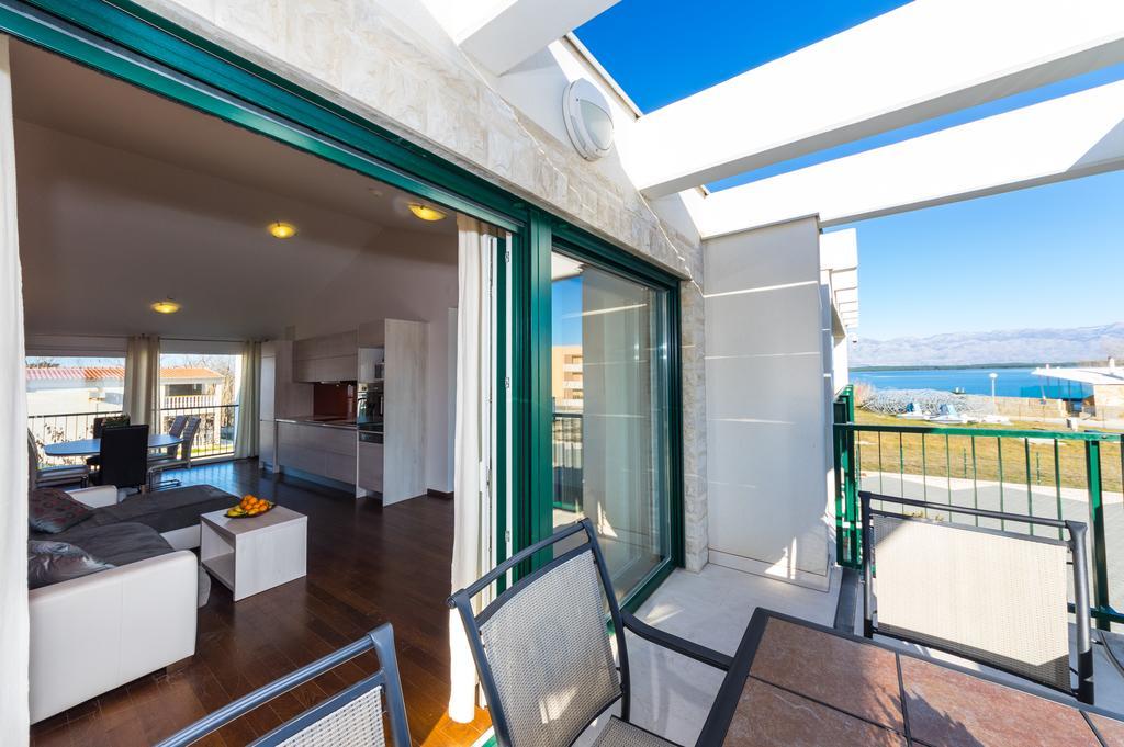 Queen Beach Apartments Nin Exterior photo
